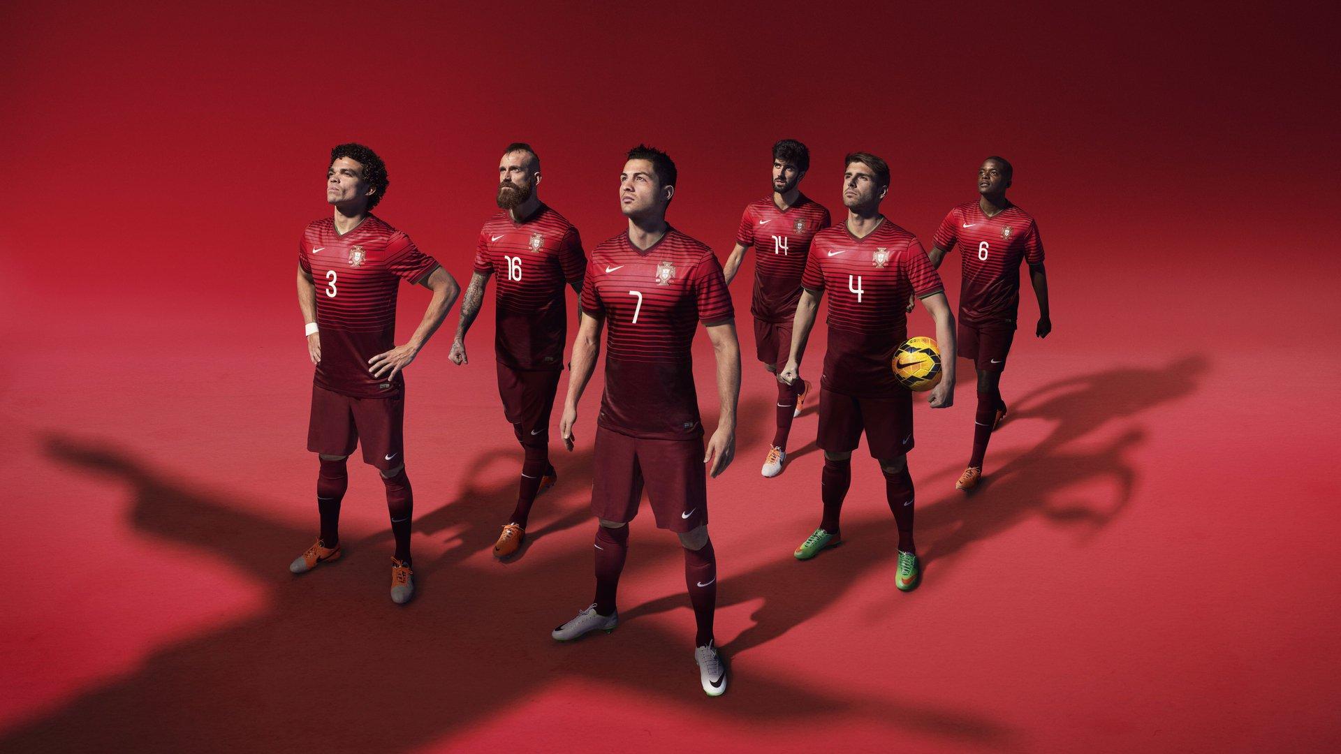 英格兰足坛风暴,亨德森禁区外手球未判,鲁尼怒斥VAR系统失效